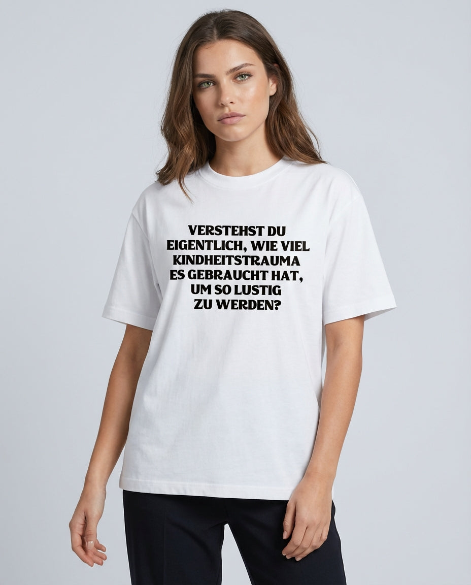 VERSTEHST DU EIGENTLICH, WIE VIEL KINDHEITSTRAUMA ES GEBRAUCHT HAT, UM SO LUSTIG ZU WERDEN?