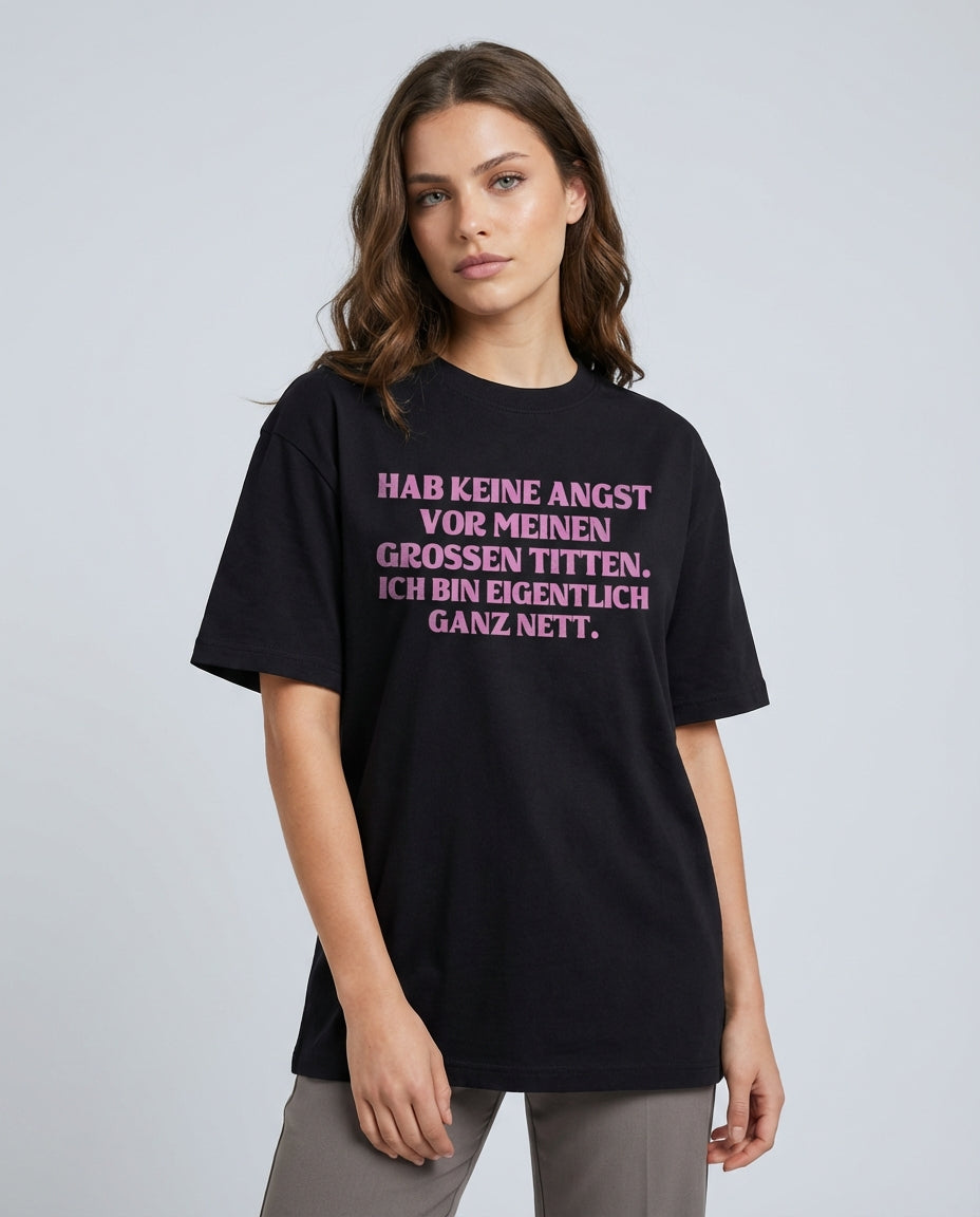 HAB KEINE ANGST VOR MEINEN GROSSEN TITTEN. ICH BIN EIGENTLICH GANZ NETT.