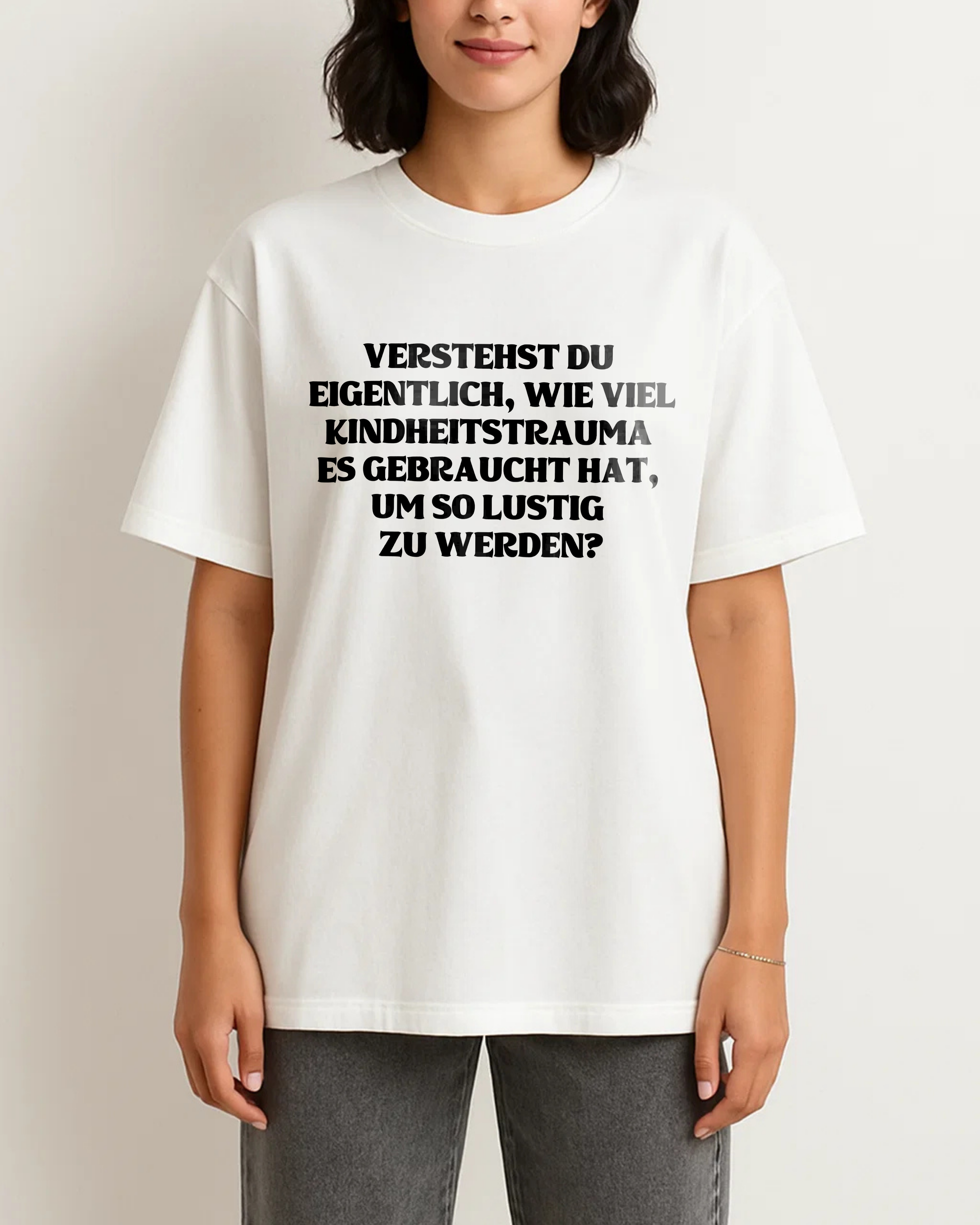 VERSTEHST DU EIGENTLICH, WIE VIEL KINDHEITSTRAUMA ES GEBRAUCHT HAT, UM SO LUSTIG ZU WERDEN?